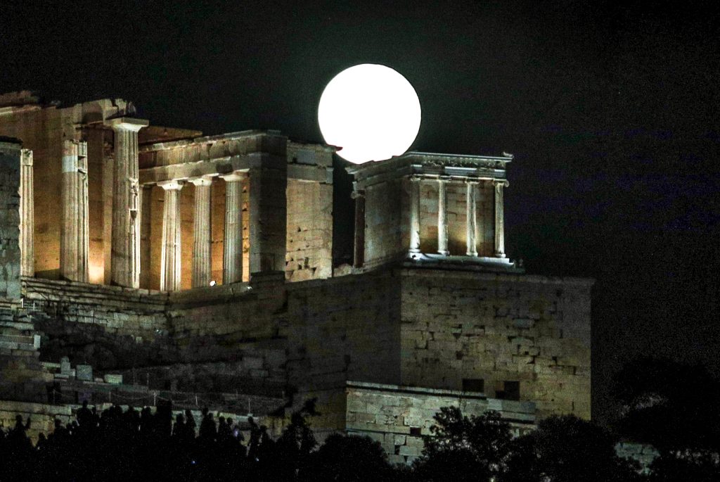 Πανσέληνος Σεπτεμβρίου: Απόψε το σπάνιο Blood Moon – Πώς να παρακολουθήσετε το «Φεγγάρι του Καλαμποκιού»
