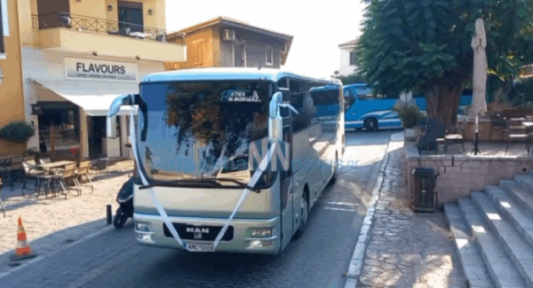 Ναύπακτος: 19 λεωφορεία συνόδευσαν τον γαμπρό στην εκκλησία