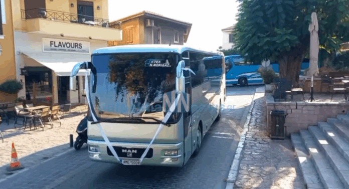 Ναύπακτος: 19 λεωφορεία συνόδευσαν τον γαμπρό στην εκκλησία