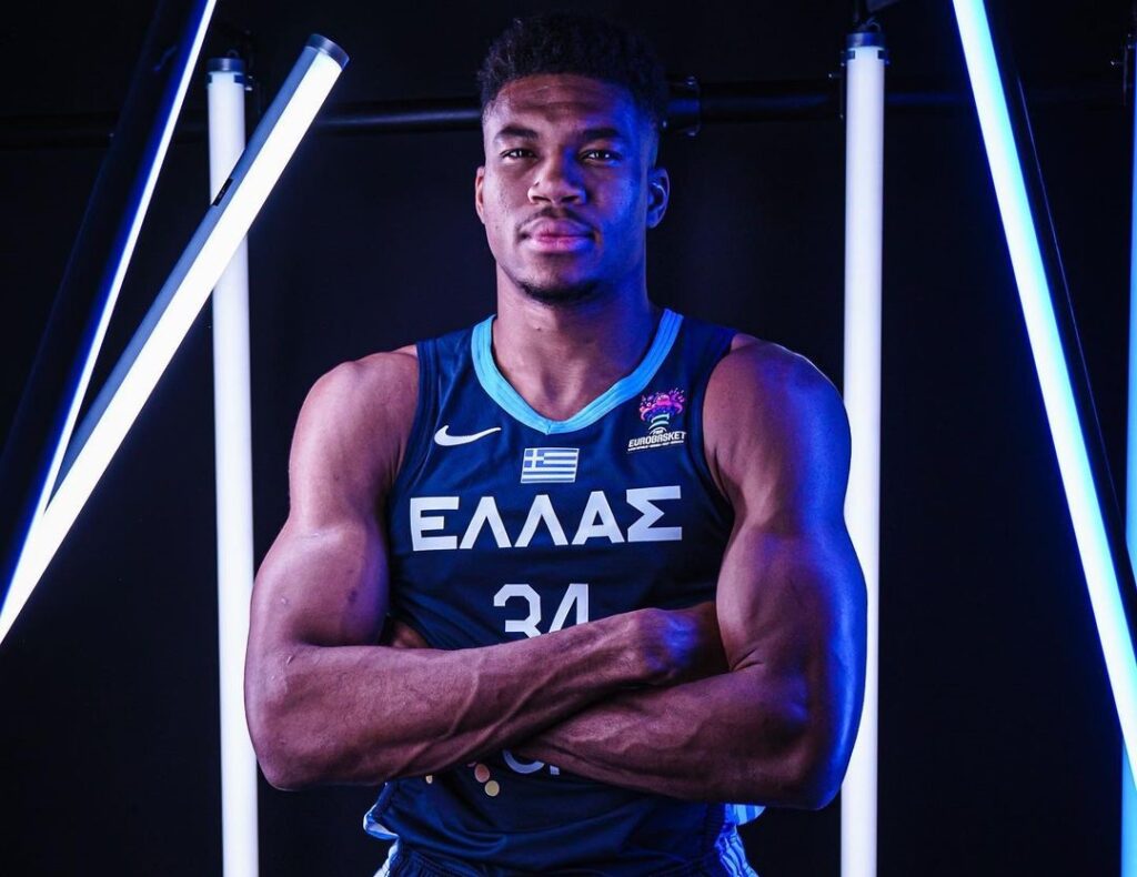 Συγκινητικό βίντεο-αφιέρωμα του Γιάννη Αντετοκούνμπο στα αδέλφια του για την Εθνική Ελλάδος – «Μια καρδιά είναι περισσότερο από μυς»