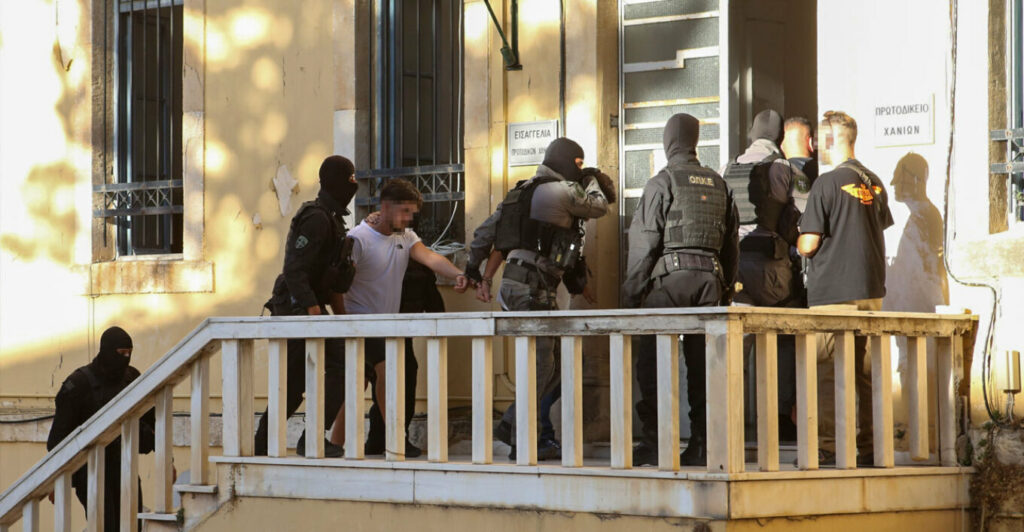 Τις οικονομίες μιας ολόκληρης ζωής που είχε μια καθαρίστρια έβαλε στο χέρι ο εγκέφαλος της κρητικής μαφίας – Διαβάστε τον διάλογό τους