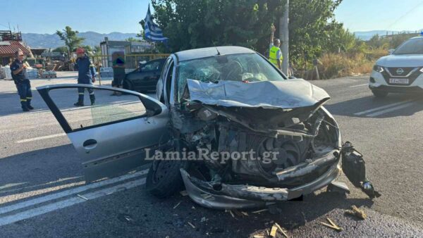 Τραγωδία στο Λιανοκλάδι: Πήγαινε για το νοσοκομείο και «καρφώθηκε» σε νταλίκα -Σκοτώθηκε ο παππούς της οικογένειας, τραυματισμένος ο πατέρας, οδηγός του Ι.Χ. (Φωτό και Βίντεο)