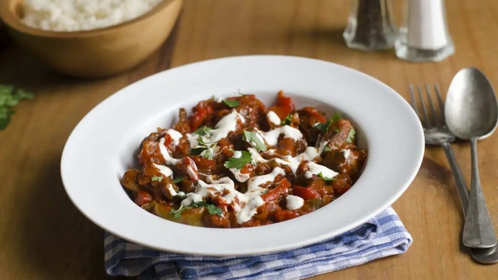 Κοκκινιστό μοσχάρι «γιαουρτουλού»