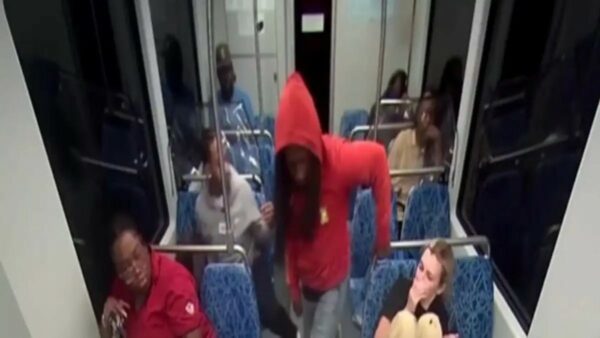 Νέα βίντεο από τη στυγερή δολοφονία της 22χρονης Ουκρανής στη Βόρεια Καρολίνα: Η απάθεια των επιβατών σοκάρει