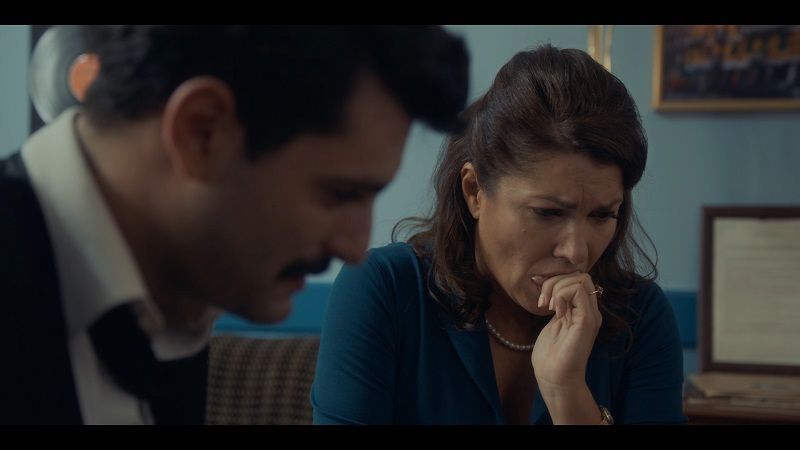 «Porto Leone: Στη γειτονιά με τα κόκκινα φανάρια» – Ο Πειραιάς ντύνεται στα μαύρα και αποχαιρετά τον Στράτο Καπετανάκο !