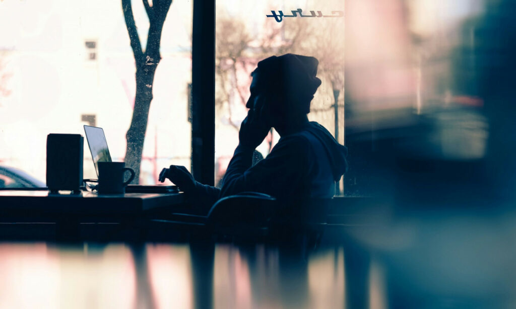 Θερίζουν οι τηλεφωνικές απάτες: Με την τεχνητή νοημοσύνη αντιγράφουν τις φωνές συγγενικών προσώπων