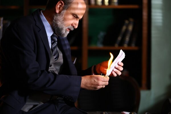 Άγιος έρωτας – Ο Μαρκόπουλος σκηνοθετεί τη δολοφονία της Καραντωνάκη-Όλες οι συναρπαστικές εξελίξεις