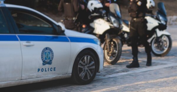 Με κατσούνες και μαχαίρι επιτέθηκαν στα δύο αδέρφια στη Μεσαρά – Συνεχίζονται οι έρευνες για τον εντοπισμό των δραστών