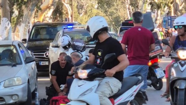 «Είδα ότι δεν ανέπνεε και ξεκίνησα ΚΑΡΠΑ» – Η περιγραφή του αστυνομικού που έσωσε τη ζωή του ηλικιωμένου στη Σαντορίνη