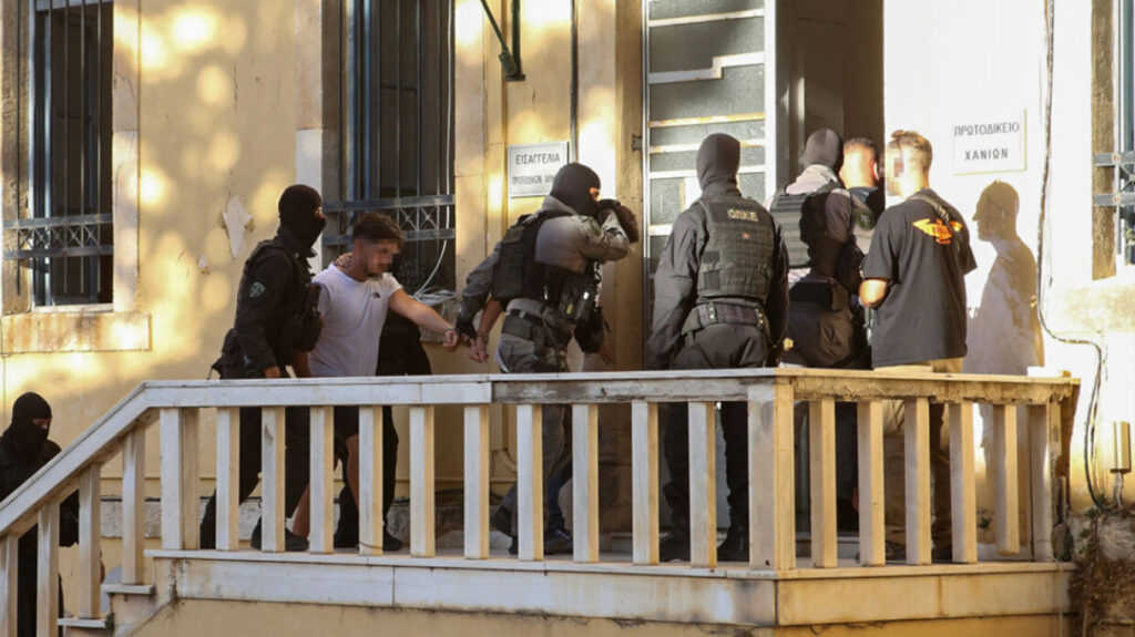 Το λεξικό της κρητικής μαφίας: Οι νάνοι, τα μέλια, τα κουφέτα και η… μαϊμού