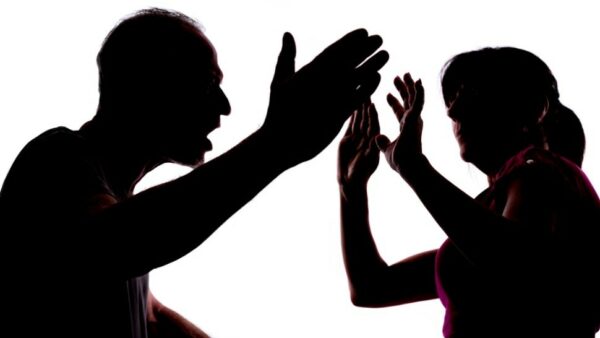 Κρήτη | Απίστευτο περιστατικό ενδοοικογενειακής βίας – Γιος χτύπησε την μητέρα του για να του δώσει χρήματα