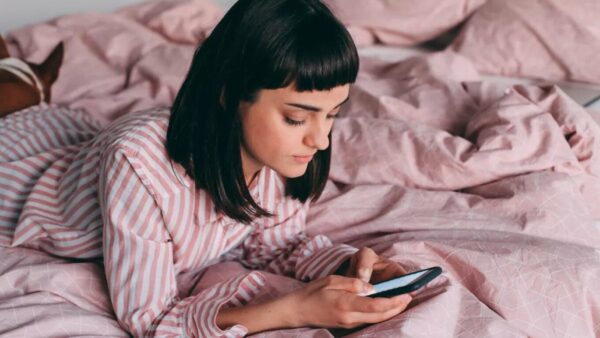 Ένας στους επτά εφήβους αντιμετωπίζει προβλήματα ψυχικής υγείας σύμφωνα με τον ΠΟΥ – Τι αποκαλύπτει η έρευνα για την πρώιμη βία και τα ΣΜΝ