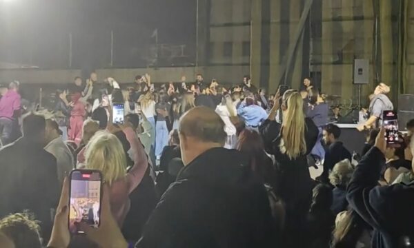 Το Κρητικό Γλέντι στη Μεταμόρφωση που διασκέδαζε ο Βασίλης Μπισμπίκης-Ποιος είναι ο Γρηγόρης Σαμόλης που λατρεύουν οι νέοι