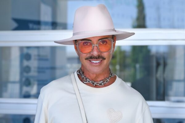 Λάκης Γαβαλάς:  Τι έχει ζητήσει να γίνει μόλις φύγει για τον Παράδεισο ή την Κόλαση;