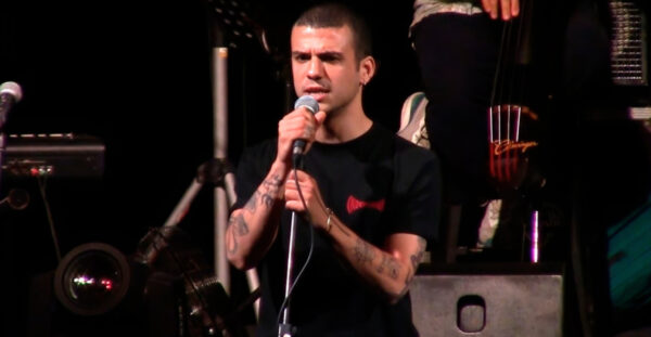 Συνελήφθη ο μουσικός Γιάννης Μάλαμας, γιος του Σωκράτη Μάλαμα για επίθεση σε αστυνομικό