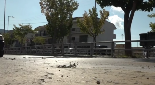 Έξω από το μαγαζί του πατέρα του έχασε τη ζωή του ο 11χρονος που παρασύρθηκε στην Ηγουμενίτσα – «Το παιδί μου» φώναζε η μητέρα του