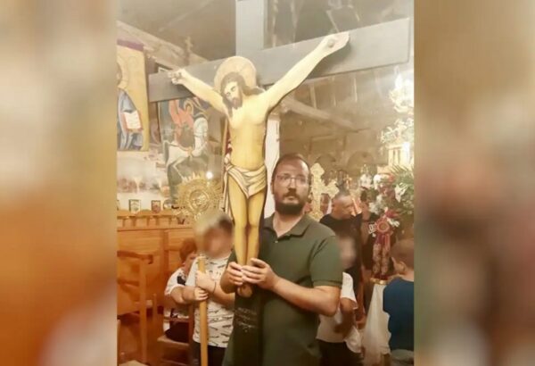 Βασίλης Καλογήρου: Η σπαρακτική ανάρτηση της μητέρας του – «Σου έκοψαν το δάχτυλο εν ζωή, χέρια σου στερήσαν το οξυγόνο»