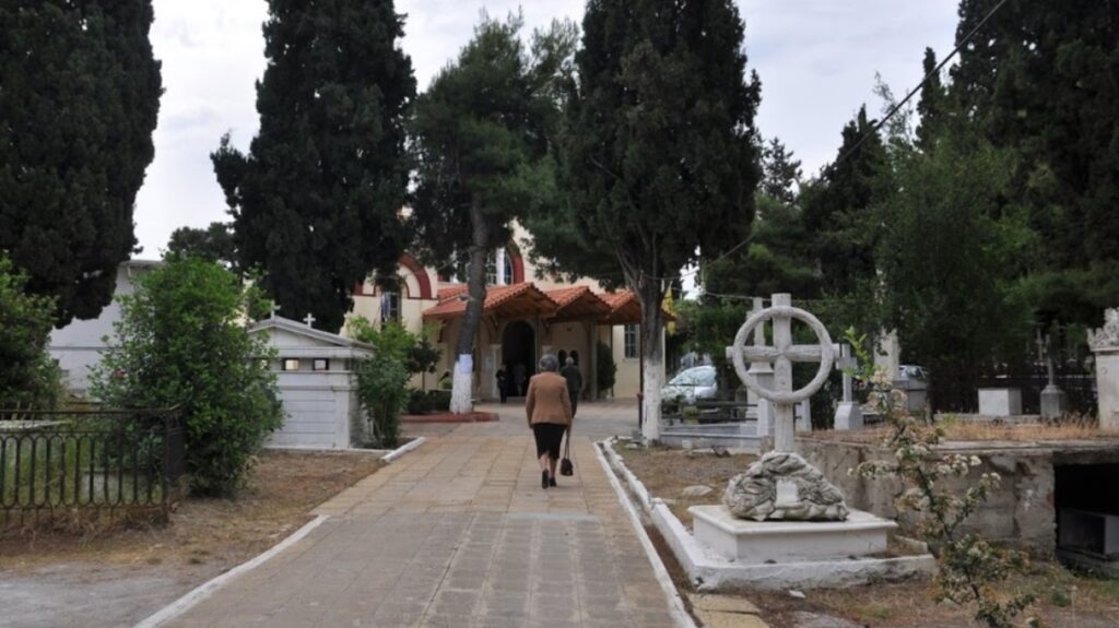 Χαλκίδα: Αιματηρό επεισόδιο σε νεκροταφείο – Πιάστηκαν στα χέρια και του άνοιξε το κεφάλι με φτυάρι