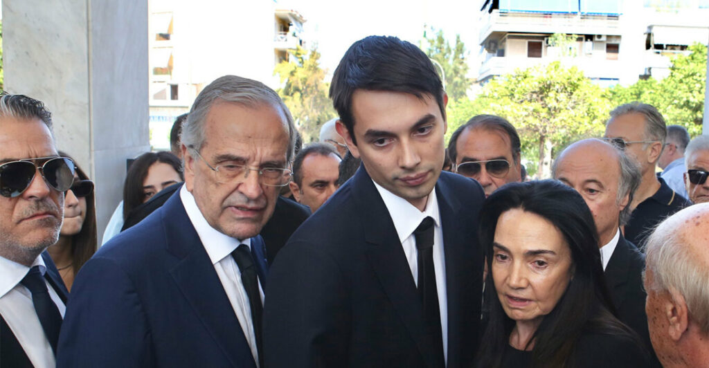 Μνημόσυνο Λένας Σαμαρά: Στο Α’ Νεκροταφείο η οικογένειά της-Δακρυσμένη η μητέρα της, Γεωργία