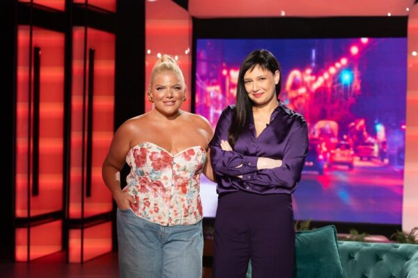 Η Δανάη Μπάρκα αποκαλύπτει πως έχει ανεβάσει στα social media φωτογραφία με τον σύντροφο της, απλά δεν το έχουν ανακαλύψει!