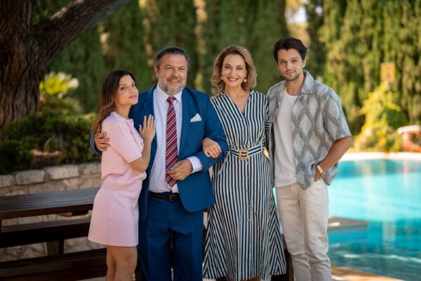 “Να μ’ αγαπάς” – Λίγο πριν την πρεμιέρα της σειράς, γνωρίστε την οικογένεια Καλλιγά!