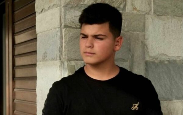 Σε εγκεφαλική αιμορραγία που προκλήθηκε από ανεύρυσμα οφείλεται ο θάνατος του 17χρονου που κατέρρευσε στον Βόλο