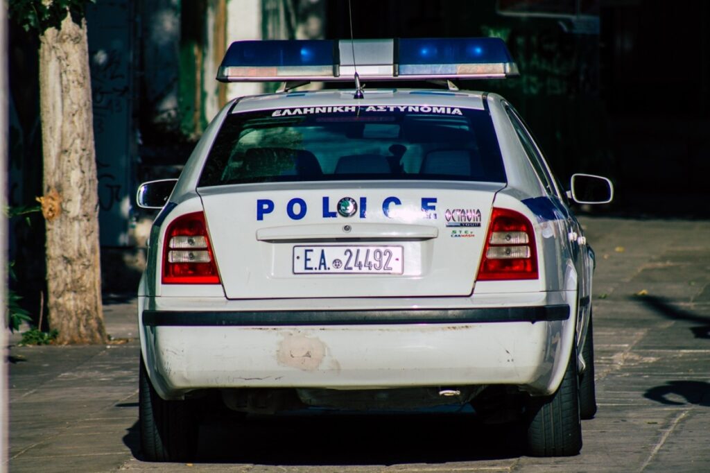 Θεσσαλονίκη: 18χρονη με τον σύντροφό της ξυλοκόπησαν τον πρώην και τον πατέρα του – Τον «παγίδευσε» και τους χτυπούσαν δέκα άτομα