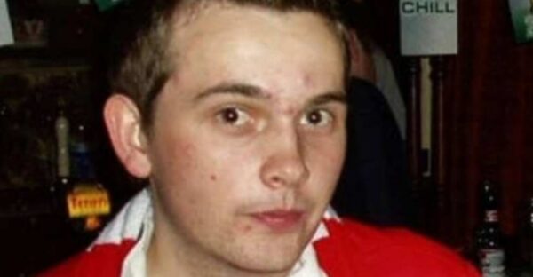 Στοιχειωμένο έγκλημα 20 ετών στην Κρήτη: «Ο άντρας μου ομολόγησε με κλάματα τη δολοφονία του Στήβεν Κουκ» – Το email που οδηγεί σε δίκη 38χρονο Βρετανό