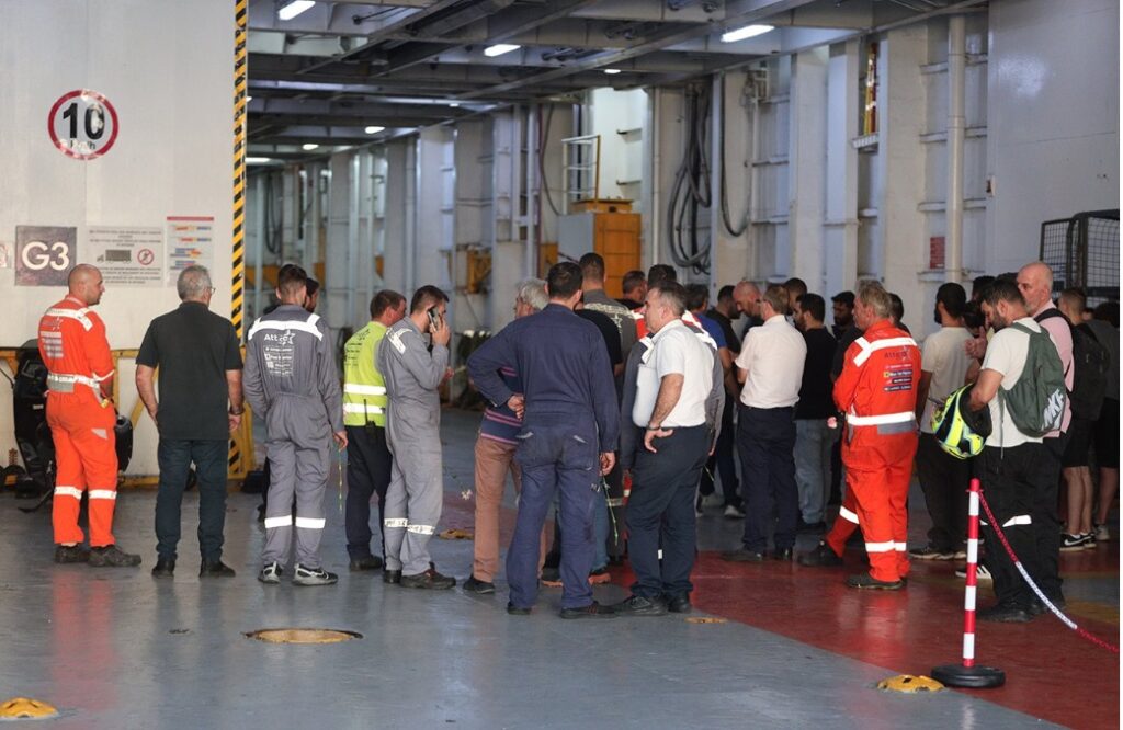 Aπεργιακή κινητοποίηση στα πλοία της ακτοπλοΐας μετά τον θάνατο 20χρονου ναυτεργάτη στο «Blue Star Χίος» – Τι διεκδικούν τα σωματεία