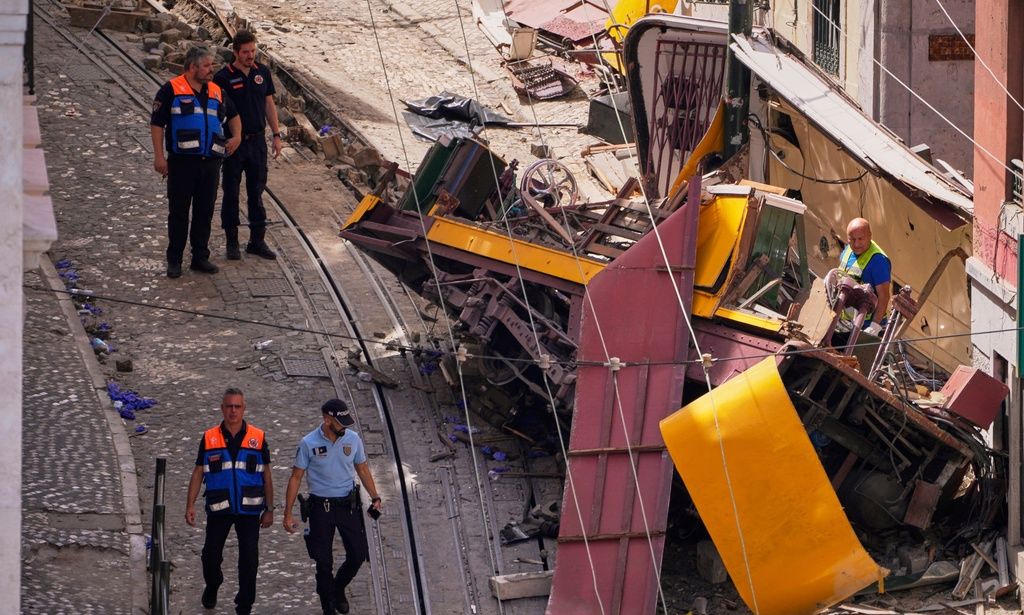 Λισαβόνα: Ένα σπασμένο καλώδιο οδήγησε 16 άτομα στο θάνατο – Τι αναφέρει έκθεση για την τραγωδία