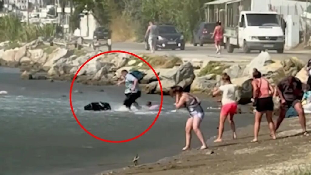 Σκιάθος: Τουρμπίνες αεροσκάφους «πέταξαν» βαλίτσες τουριστών στο νερό – Δείτε βίντεο