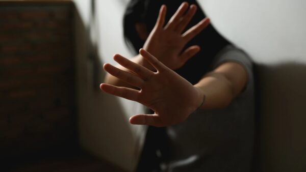 Χανιά | Πήγε στο Νοσοκομείο μετά από ξυλοδαρμό από τον σύντροφό της – Ο γιατρός ενημέρωσε την αστυνομία