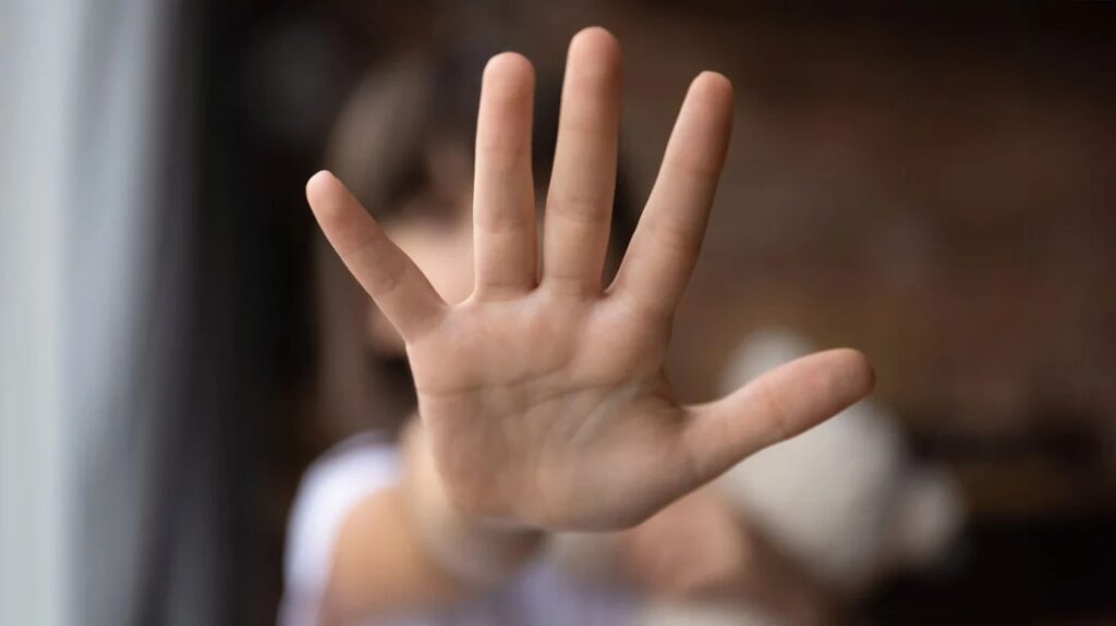 Κρήτη | Νεαρή κατήγγειλε βιασμό από επιχειρηματία – Ισχυρίζεται ότι την έβαζε να κάνει χρήση κοκαΐνης για να την έχει υπό τον έλεγχό του