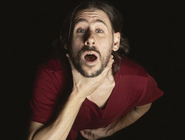 Το Baby Reindeer (ΜικρόΤαρανδάκι) κάνει πρεμιέρα στο Θέατρο Ιλίσια-Βολανάκης