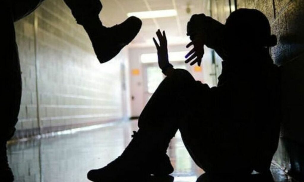 Τρόμος για 12χρονους στον Βόλο: 43χρονος προσπάθησε να τους αρπάξει – «Είναι επικίνδυνος» λέει η μητέρα τους ενός παιδιού