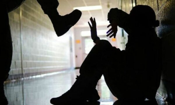 Τρόμος για 12χρονους στον Βόλο: 43χρονος προσπάθησε να τους αρπάξει – «Είναι επικίνδυνος» λέει η μητέρα τους ενός παιδιού