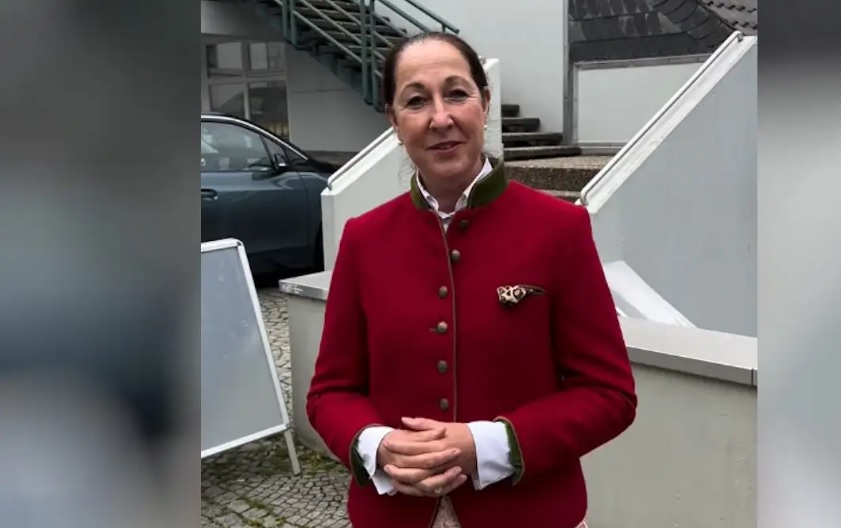 Ίρις Στάλτσερ: Σε κρίσιμη κατάσταση η Γερμανίδα δήμαρχος που δέχθηκε 13 μαχαιριές – Βασική ύποπτη η 17χρονη κόρη της