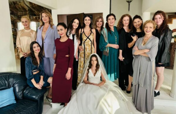 Γάμος – έκπληξη στη «Γη της ελιάς» – Τα γυρίσματα στην Κρήτη και οι μαντινάδες από τον Μανώλη Κονταρό