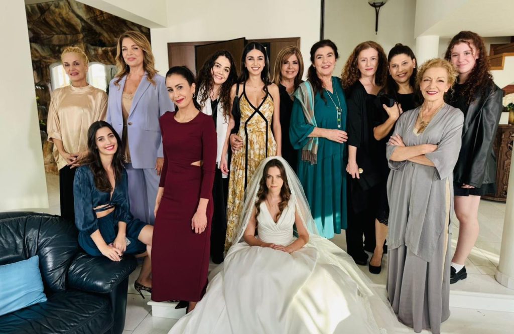 Γάμος – έκπληξη στη «Γη της ελιάς» – Τα γυρίσματα στην Κρήτη και οι μαντινάδες από τον Μανώλη Κονταρό