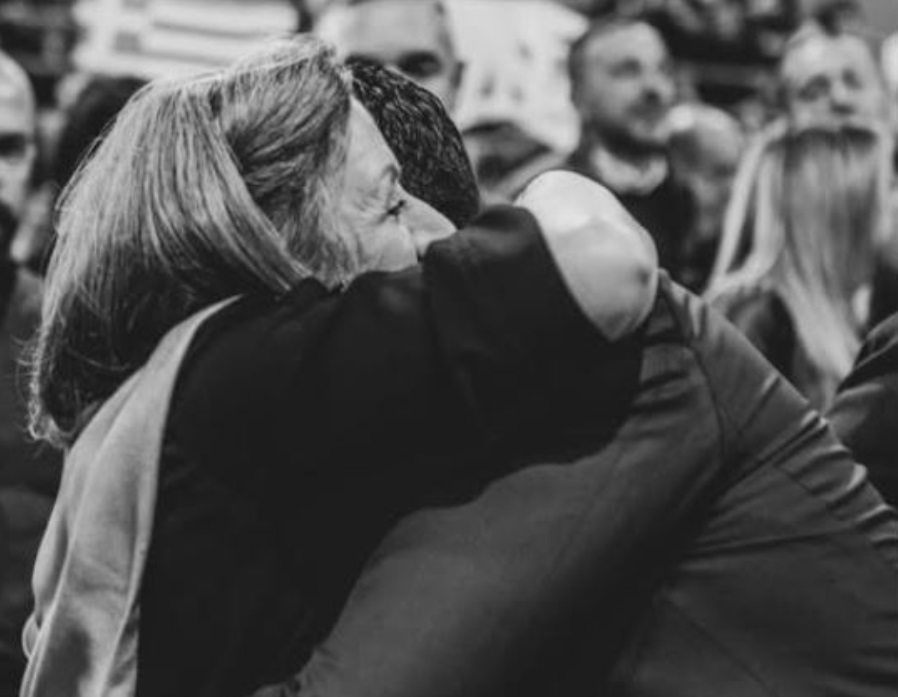 Θρήνος για τον Κωνσταντίνο Κυρανάκη: Πέθανε η μητέρα του έπειτα από μάχη με τον καρκίνο – « Καλό παράδεισο μανούλα.Θα σε αγαπώ για πάντα»