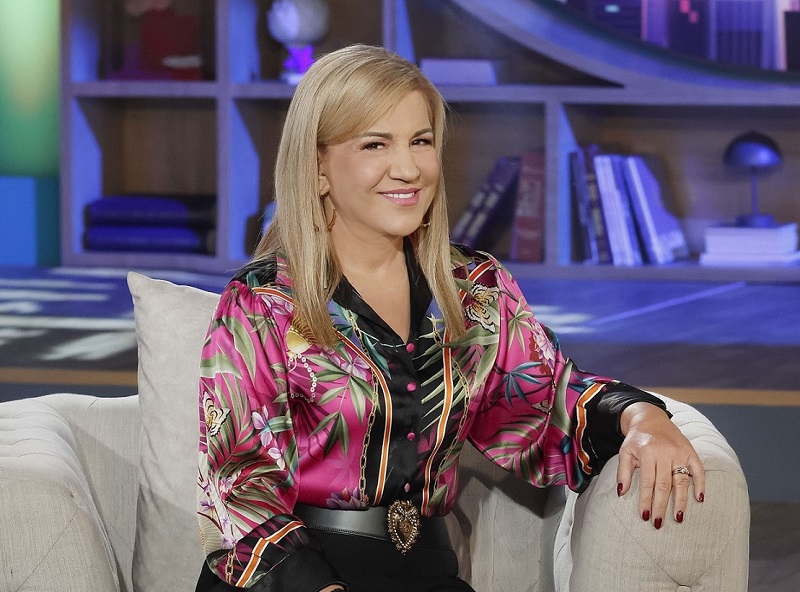 Δέσποινα Μοιραράκη: Ποια είναι η σχέση της παρουσιάστριας με τις «υποψήφιες νύφες» της;