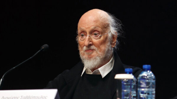 Διονύσης Σαββόπουλος: Σε λαϊκό προσκύνημα η σορός του πριν την κηδεία στη Μητρόπολη – Η επιθυμία της οικογένειας