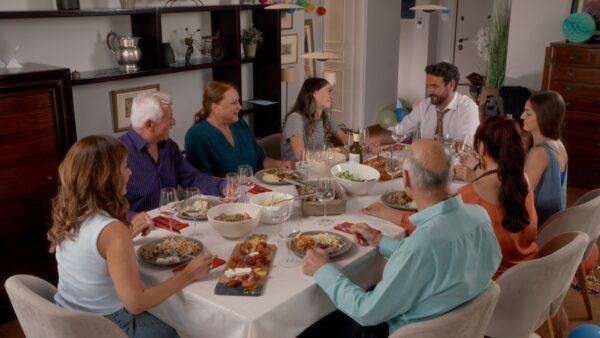 Το πιο αγαπημένο «σόι» επιστρέφει απόψε με ένα απολαυστικό διπλό επεισόδιο!