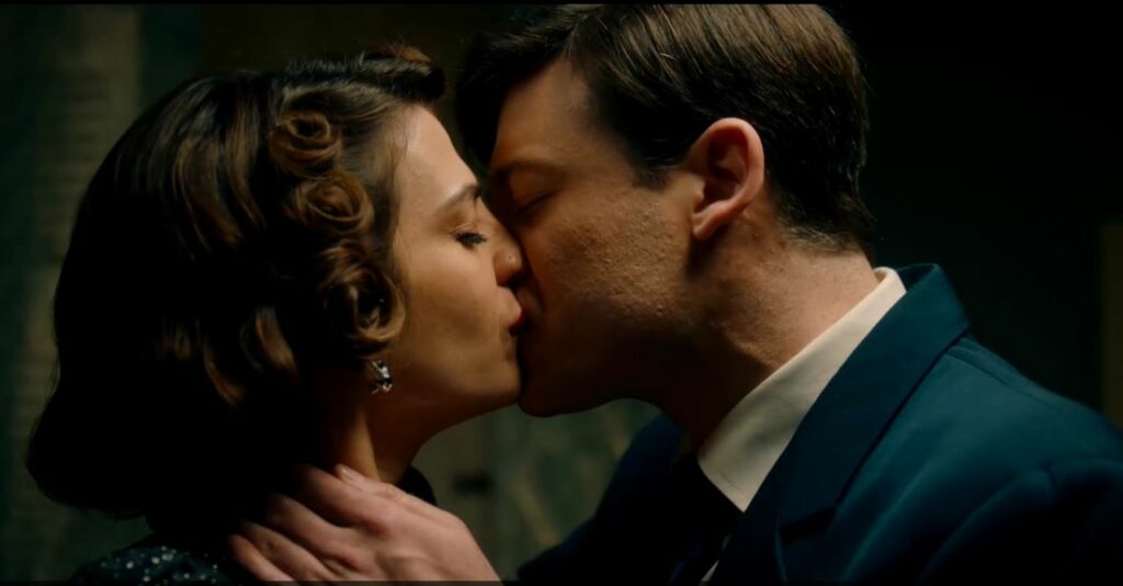 Το Σπίτι Δίπλα Στο Ποτάμι: Πιάνουν επ’αυτοφώρω την Μελισσάνθη να φιλιέται με τον Άγγελο και η Πολυξένη πέφτει θύμα του Πασχάλη!