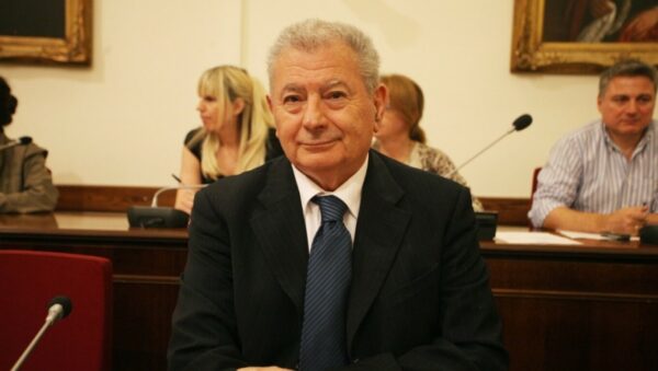 «Ο πατέρας μου ήταν χτυπημένος, σκεπασμένος με μπουφάν – Αυτή η εικόνα δεν ξεχνιέται, είναι μπροστά μου κάθε μέρα» κατέθεσε ο γιος του Σήφη Βαλυράκη