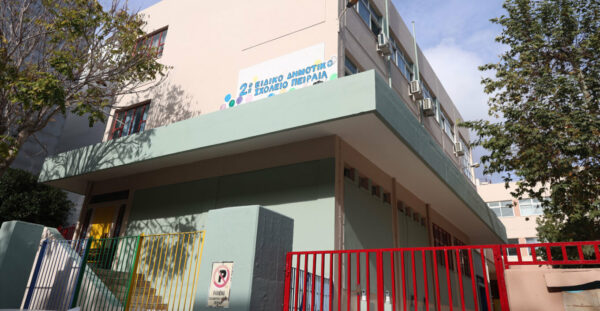 «Δεν ξέρουμε αν το παιδί έφυγε όντως από πνιγμό» λέει ο πατέρας της 13χρονης από το ειδικό σχολείο στον Πειραιά