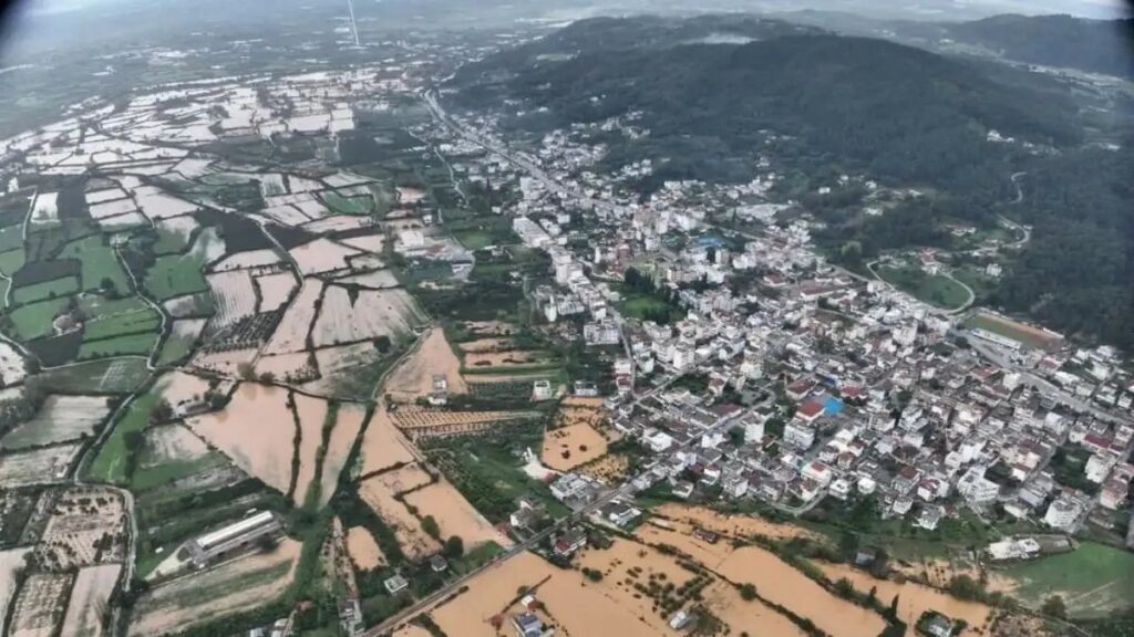 Κακοκαιρία: Συγκλονιστικές εικόνες από ψηλά αποτυπώνουν το μέγεθος της καταστροφής στη Φιλιππιάδα και την Καστοριά