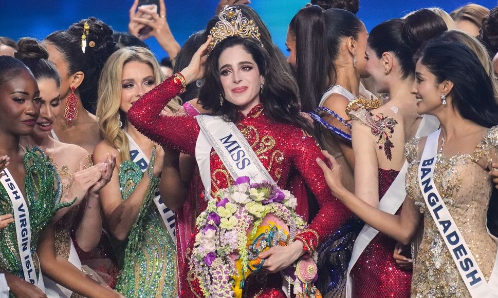 Νέα «Μις Υφήλιος» η Μεξικανή Φατίμα Μπος: Ποια είναι η 25χρονη καλλονή