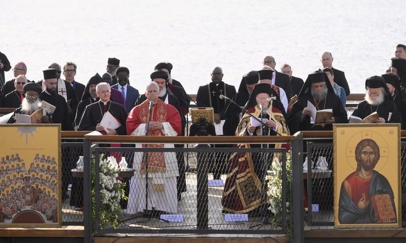 H στιγμή που Πάπας και Οικουμενικός Πατριάρχης ψάλλουν μαζί το «Πιστεύω» στη Νίκαια – Βίντεο