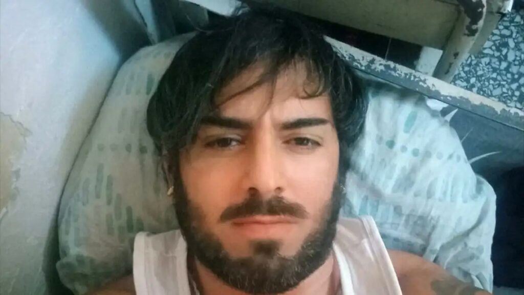 Κρατούμενος πρώην παίκτης reality ανεβάζει στο Facebook βιντεοκλίπ μέσα από το κελί – Είχε μπουκάρει στο Εφετείο φορτωμένος με ναρκωτικά